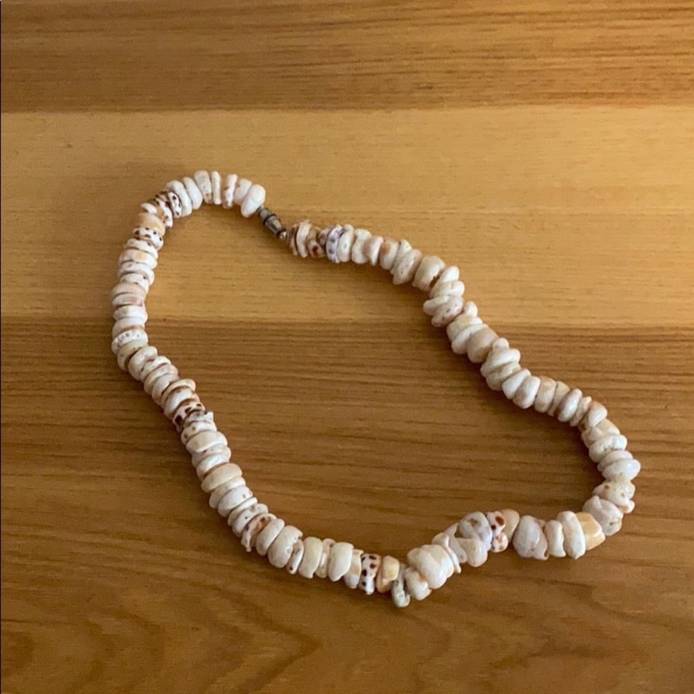 Vintage 90s puka shell necklace
